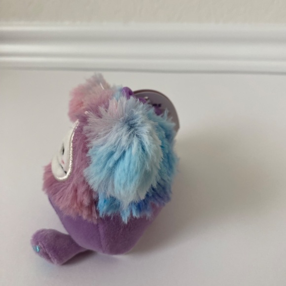 Squishmallows 3.5” Eden The Bigfoot Yeti Valentines Clip - Picture 2 of 6